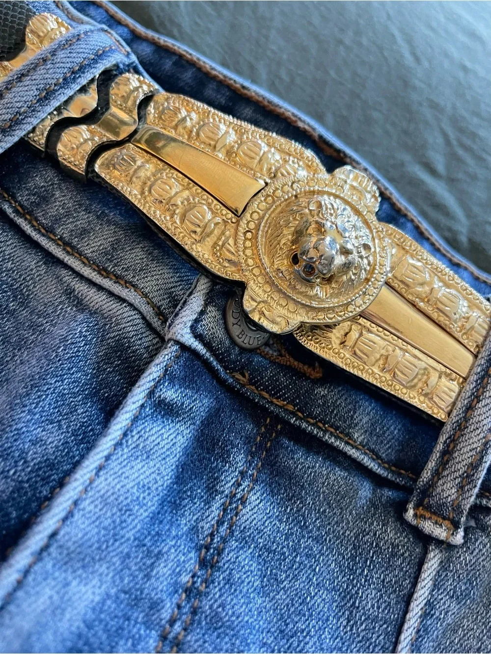 Vintage Judith Leiber Black Belt with Ornate Gold Lion Head Buckle - Picture 8 of 8